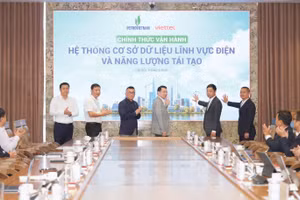 Lãnh đạo Petrovietnam và Viettel Solutions thực hiện nghi thức chính thức đưa Hệ thống Cơ sở dữ liệu lĩnh vực Điện và Năng lượng tái tạo vào vận hành