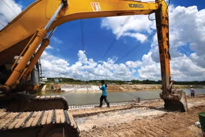 Việc thực hiện chỉ định thầu qua mạng giúp tối ưu hóa thời gian, tăng cường tính minh bạch, công khai và hiệu quả của hoạt động đấu thầu. Ảnh: Gia Khoa