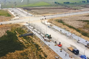 Nhiều nhà thầu tham dự các gói thầu xây lắp giá dự thầu cạnh tranh nhưng sớm bị loại vì sai sót về bảo đảm dự thầu hoặc thỏa thuận liên danh. Ảnh: Nhã Chi