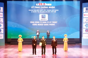 Đại tá Đoàn Đắc Dũng, Phó Tổng giám đốc GAET nhận danh hiệu Top 10 thương hiệu, nhãn hiệu uy tín hàng đầu, sản phẩm, dịch vụ vàng uy tín, chất lượng