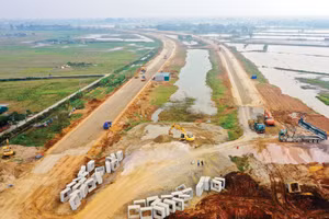 Những quy định tại Nghị định số 206/2026/NĐ-CP được kỳ vọng sẽ tháo gỡ bế tắc về định mức và đơn giá, cho phép áp dụng linh hoạt dữ liệu chi phí để đẩy nhanh tiến độ các dự án. Ảnh: Tiên Giang