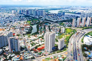 Tháo gỡ dứt điểm các vướng mắc đan xen tại các dự án bất động sản quy mô lớn kỳ vọng sẽ tái lập niềm tin thị trường và khơi thông dòng vốn đầu tư dài hạn. Ảnh: Song Lê