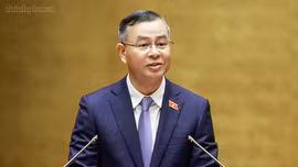 Bộ trưởng Bộ Tài chính Ngô Văn Tuấn báo cáo giải trình các ý kiến góp ý về Quy định cơ chế, chính sách đặc thù tháo gỡ khó khăn, vướng mắc trong việc thực hiện các dự án, công trình phục vụ Hội nghị cấp cao APEC 2027 tại đặc khu Phú Quốc, tỉnh An Giang - Ảnh: chinhphu.vn/Nhật Bắc