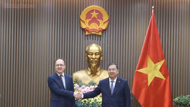Phó Thủ tướng Thường trực Chính phủ Phạm Gia Túc có buổi làm việc với Đại sứ Liên bang Nga tại Việt Nam Bezdetko Gennady Stepanovich - Ảnh: chinhphu.vn/Nguyễn Hoàng
