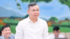 Bộ trưởng Bộ Tài chính Ngô Văn Tuấn báo cáo tại phiên họp