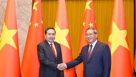 Chủ tịch Quốc hội Trần Thanh Mẫn và Thủ tướng Trung Quốc Lý Cường - Ảnh: TTXVN