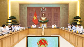 Thủ tướng Lê Minh Hưng chủ trì cuộc họp với các bộ ngành liên quan về dự án Luật Đất đai (sửa đổi), Luật Nhà ở (sửa đổi) và Luật Kinh doanh bất động sản (sửa đổi) - Ảnh: chinhphu.vn/Nhật Bắc