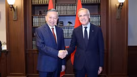 Tổng Bí thư, Chủ tịch nước Tô Lâm và Thủ tướng Canada Mark Carney chụp ảnh chung - Ảnh: TTXVN