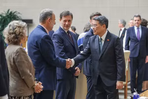 Thủ tướng Chính phủ Lê Minh Hưng tiếp Đại sứ, Trưởng Phái đoàn EU Julien Guerrier và các Đại sứ, Đại biện các nước thành viên EU tại Hà Nội - Ảnh: chinhphu.vn/Nhật Bắc