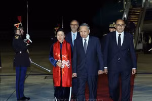 Lễ đón Tổng Bí thư, Chủ tịch nước Tô Lâm và Phu nhân tại sân bay Orly, Paris - Ảnh: TTXVN