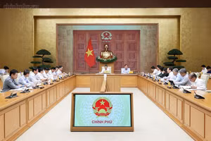 Thủ tướng Chính phủ Lê Minh Hưng chủ trì cuộc làm việc với Bộ Tài chính và các bộ, ngành, cơ quan liên quan về 4 dự án luật - Ảnh: chinhphu.vn/Nhật Bắc