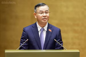 Bộ trưởng Bộ Tài chính Ngô Văn Tuấn báo cáo giải trình các ý kiến góp ý về Quy định cơ chế, chính sách đặc thù tháo gỡ khó khăn, vướng mắc trong việc thực hiện các dự án, công trình phục vụ Hội nghị cấp cao APEC 2027 tại đặc khu Phú Quốc, tỉnh An Giang - Ảnh: chinhphu.vn/Nhật Bắc