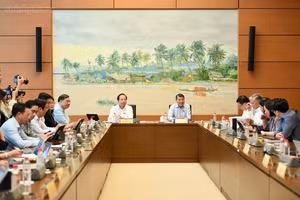 Thủ tướng Lê Minh Hưng (đại biểu Quốc hội thành phố Hải Phòng) phát biểu thảo luận tại tổ - Ảnh: chinhphu.vn/Nhật Bắc