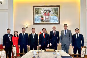 Phái đoàn hai nước chụp ảnh lưu niệm tại hội đàm - Ảnh: Bộ Dân tộc và Tôn giáo