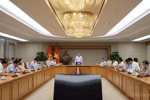 Phó Thủ tướng Thường trực Phạm Gia Túc chủ trì cuộc họp nghe báo cáo, cho ý kiến hoàn thiện Đề án Chương trình "Hàng Việt vì người Việt" giai đoạn 2026-2030 - Ảnh: chinhphu.vn/Phương Nguyên