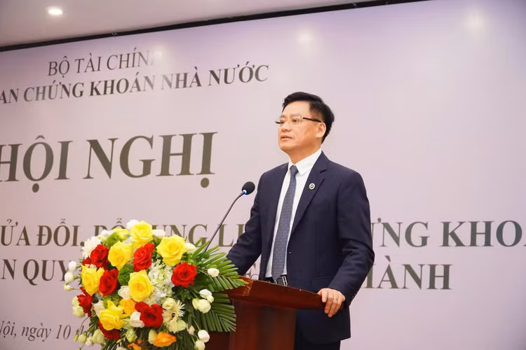 Phó Chủ tịch Ủy ban Chứng khoán Nhà nước Hoàng Văn Thu phát biểu khai mạc Hội nghị