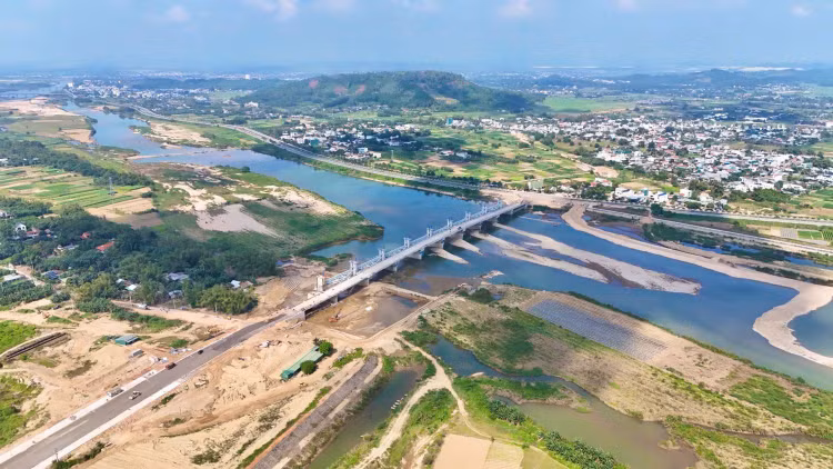 Gói thầu 809,834 tỷ đồng thu gom, xử lý nước mưa, nước thải tại Quảng Ngãi: Hy hữu tình huống phát sinh sau quyết định lựa chọn nhà thầu