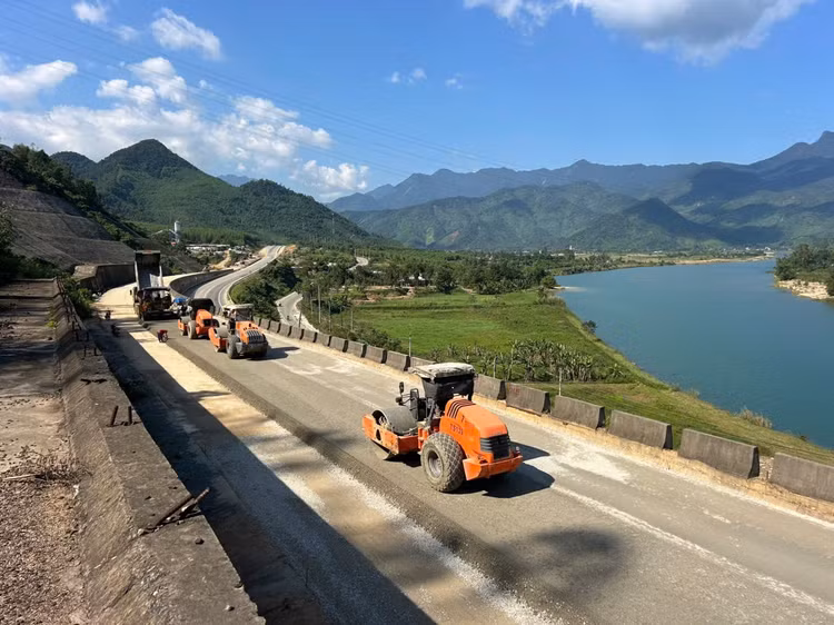 Bổ sung thêm 260 tỷ đồng cho Dự án mở rộng cao tốc La Sơn - Hòa Liên
