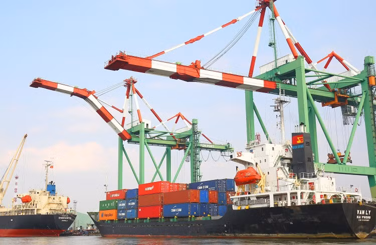 Xem xét phát động phong trào cải cách thủ tục đầu tư, logistics và xuất nhập khẩu