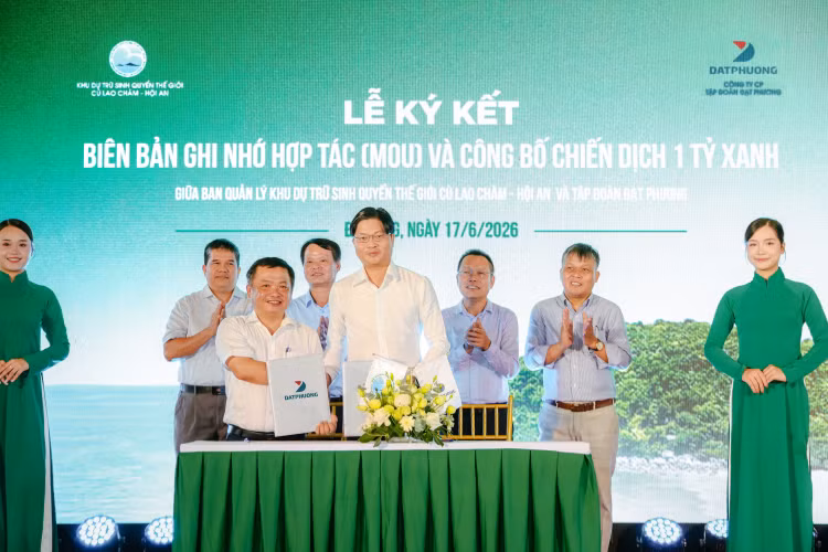 Đại diện hai bên trao ký kết hợp tác, triển khai các hoạt động chung vì mục tiêu bảo tồn hệ sinh thái Cù Lao Chàm - Hội An