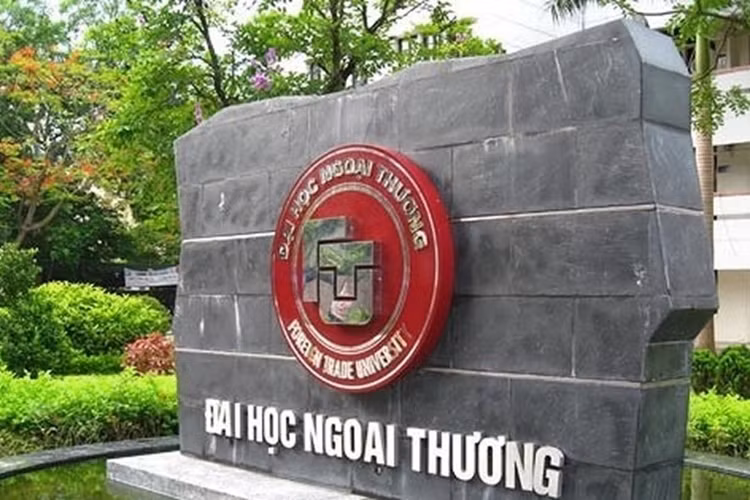 Đại học Ngoại thương chi hơn 13,7 tỷ đồng lắp đặt thiết bị và nội thất thư viện. 