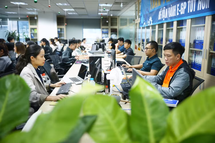 Thông tư 06/2024/TT-BKHĐT Hướng dẫn việc cung cấp, đăng tải thông tin về lựa chọn nhà thầu và mẫu hồ sơ đấu thầu trên Hệ thống mạng đấu thầu quốc gia có hiệu lực ngày 26/4/2024 ảnh: Lê Tiên