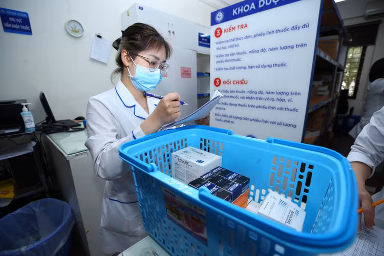 Bổ sung cơ chế thanh toán chuyển viện khi thiếu thuốc, thiết bị y tế