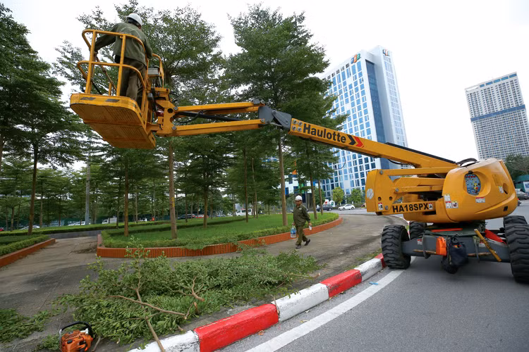 Thị trường mua sắm công với quy mô gần 1,87 triệu tỷ đồng từ đầu năm đến nay mở ra dư địa lớn cho khu vực tư nhân tham gia phát triển kết cấu hạ tầng và dịch vụ công. Ảnh: Nhã Chi