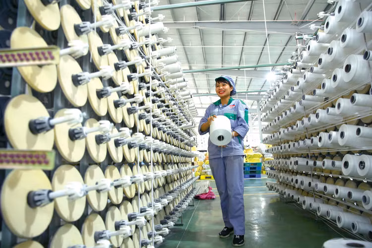 Dự thảo Luật Phát triển doanh nghiệp nhỏ và vừa đề xuất nâng ngưỡng doanh thu được áp dụng phương pháp tính thuế đơn giản lên không quá 10 tỷ đồng/năm. Ảnh: Tiên Giang
