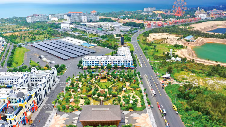 Việc đầu tư xây dựng hệ thống kết cấu hạ tầng hiện đại, từ giao thông, năng lượng đến hạ tầng số sẽ tạo tiền đề vững chắc đáp ứng yêu cầu phát triển mới. Ảnh: Tiên Giang