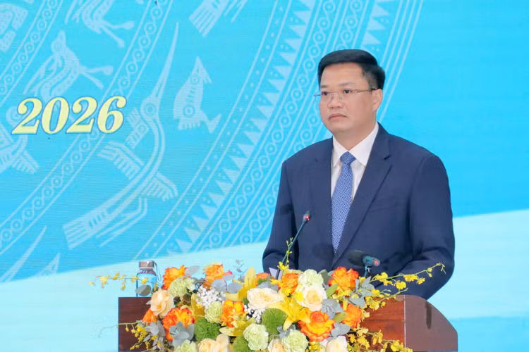 Tân Chủ tịch UBND Quảng Ngãi Nguyễn Đức Tâm phát biểu tại Kỳ họp