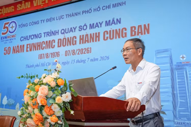 Ông Bùi Trung Kiên - Phó Tổng giám đốc EVNHCMC phát biểu khai mạc chương trình