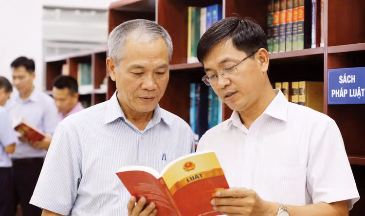 Chuyển từ tư duy "quản lý truyền thông" sang "truyền thông kiến tạo" là một đòi hỏi tất yếu để xây dựng sự đồng thuận, niềm tin của người dân vào chính sách phát triển nền kinh tế. Ảnh: An Chi