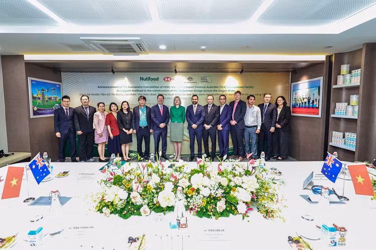 HSBC thu xếp tiện ích tín dụng cho dự án cầu đi bộ của Nutifood