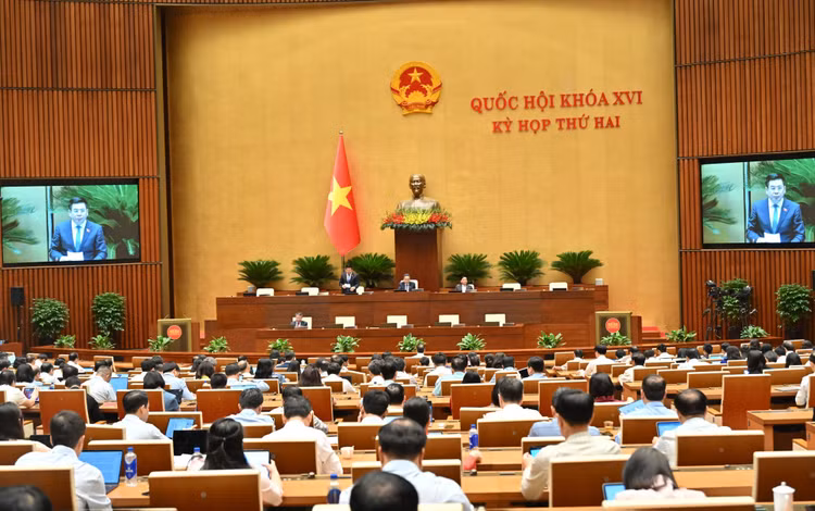 Quốc hội nghe báo cáo về dự án Luật Nhà ở (sửa đổi) và dự án Luật Kinh doanh bất động sản (sửa đổi) - Ảnh: chinhphu.vn/Nhật Bắc