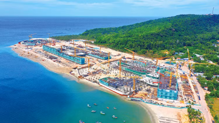 Khối lượng công việc khổng lồ đang chờ đón các nhà thầu tại hàng loạt siêu dự án trên cả nước. Ảnh: Tiên Giang