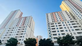 Lãi suất tăng đang trực tiếp “siết thanh khoản”, buộc người mua chuyển sang trạng thái thận trọng và ưu tiên các sản phẩm có giá trị sử dụng thực. Ảnh: Gia Tường