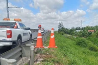 Chi phí đầu tư ban đầu cho hệ thống chóp nón tương đối thấp, chỉ bao gồm khung thép, chóp nón, bảng hướng dẫn và đèn năng lượng mặt trời - một khoản đầu tư nhỏ so với giá trị an toàn mang lại ảnh ĐC