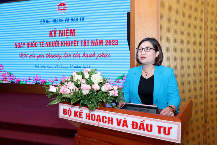 Chủ tịch Công đoàn Bộ Kế hoạch và Đầu tư Lê Thị Tường Thu phát biểu tại Lễ kỷ niệm. Ảnh: Đức Trung Chủ tịch Công đoàn Bộ Kế hoạch và Đầu tư Lê Thị Tường Thu phát biểu tại Lễ kỷ niệm. Ảnh: Đức Trung