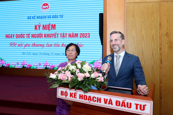 Trưởng đại diện Quỹ Dân số Liên hợp quốc (UNFPA) tại Việt Nam, ông Matt Jackson cho biết, sẽ chung tay cùng Việt Nam trong các nỗ lực không để ai bị bỏ lại phía sau. Ảnh: Đức Trung Trưởng đại diện Quỹ Dân số Liên hợp quốc (UNFPA) tại Việt Nam, ông Matt Jackson cho biết, sẽ chung tay cùng Việt Nam trong các nỗ lực không để ai bị bỏ lại phía sau. Ảnh: Đức Trung