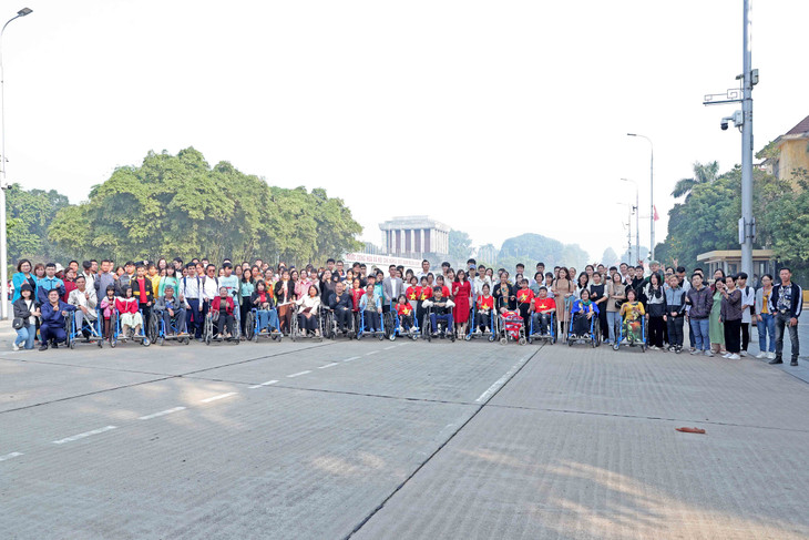 Bộ Kế hoạch và Đầu tư cam kết song hành, hỗ trợ các nhóm yếu thế vươn lên, tạo dựng giá trị sống Bộ Kế hoạch và Đầu tư cam kết song hành, hỗ trợ các nhóm yếu thế vươn lên, tạo dựng giá trị sống