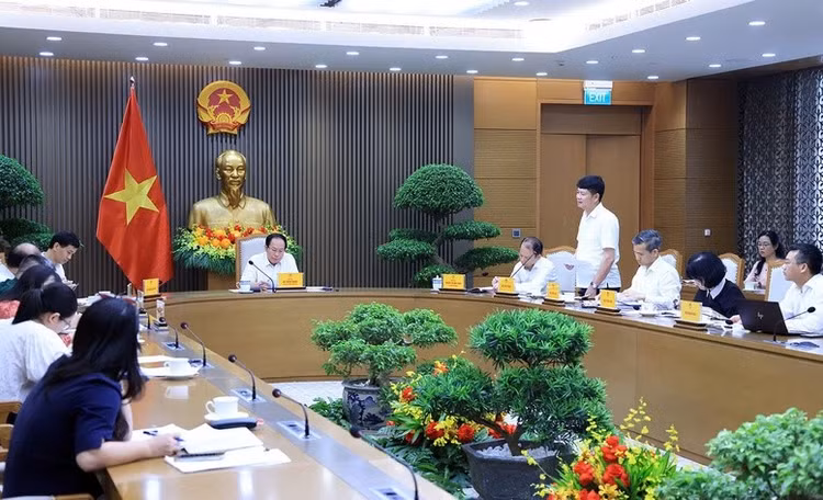 Phó Thủ tướng Lê Tiến Châu chủ trì họp về triển khai tổng rà soát hệ thống văn bản quy phạm pháp luật - Ảnh: VGP/Thu Sa
