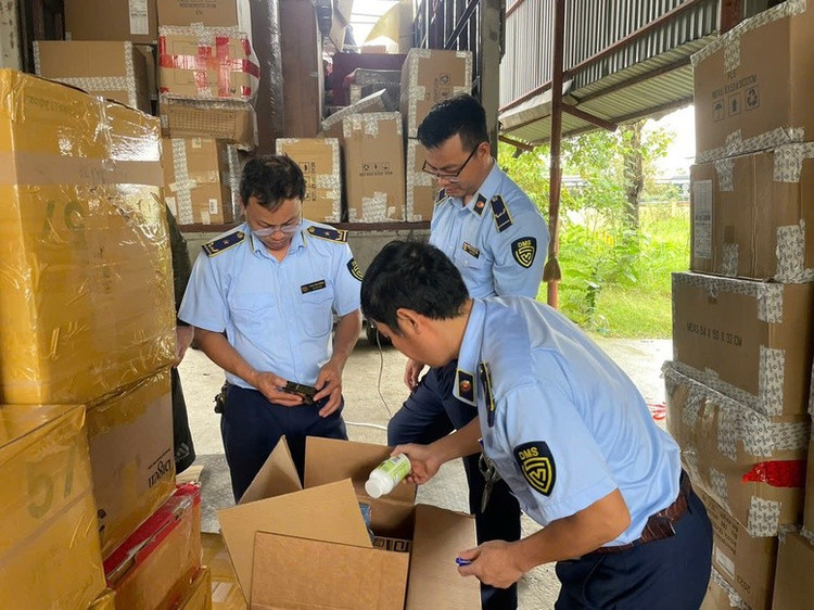 Năm 2025, các lực lượng chức năng, đơn vị, địa phương đã phát hiện, bắt giữ, xử lý hơn 123.000 vụ việc vi phạm về buôn lậu, gian lận thương mại và hàng giả.