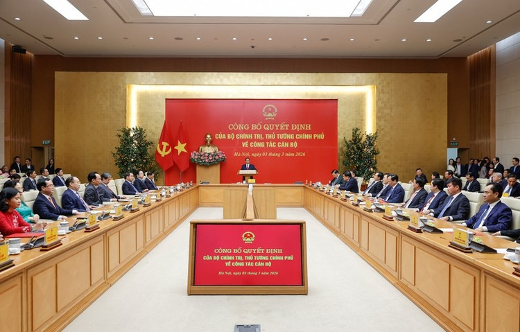 Thủ tướng trao quyết định nhân sự cấp cao tại 4 bộ và Đảng ủy Chính phủ