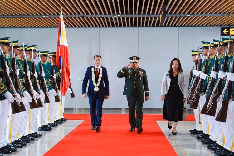 Lễ đón Thủ tướng Lê Minh Hưng tới Philippines tham dự Hội nghị Cấp cao ASEAN 48 - Ảnh: VGP/Nhật Bắc