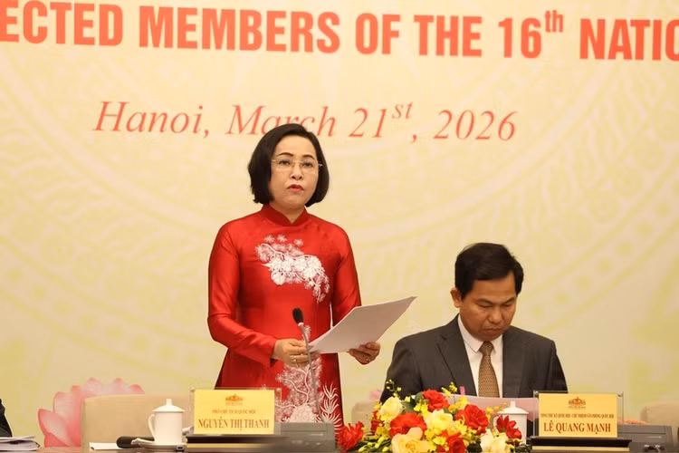 Phó Chủ tịch Quốc hội Nguyễn Thị Thanh chủ trì họp báo - Ảnh: VGP/Vũ Phong 