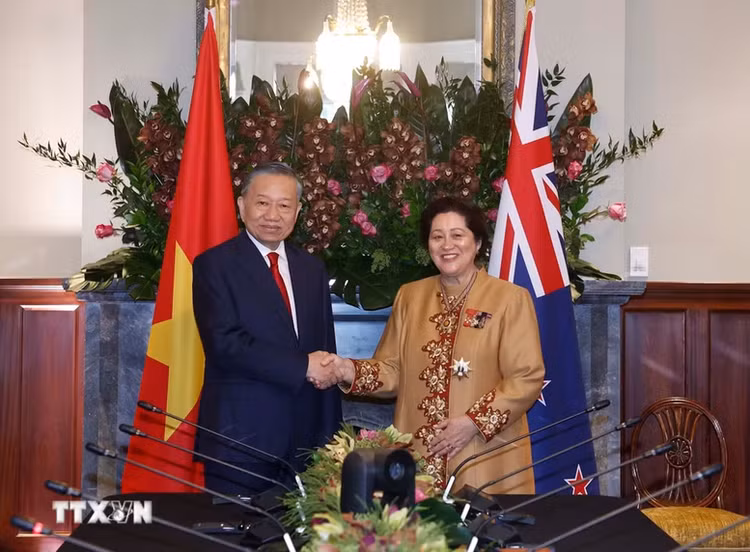 Tổng Bí thư, Chủ tịch nước Tô Lâm và Toàn quyền New Zealand Cindy Kiro chụp ảnh chung trước hội đàm - Ảnh: TTXVN