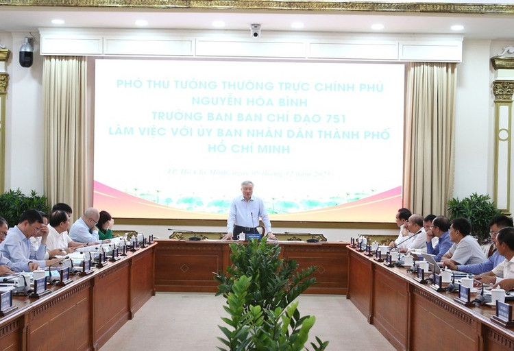 Phó Thủ tướng Thường trực lưu ý TPHCM cần tập trung chỉ đạo quyết liệt, có hiệu quả việc rà soát, giải quyết dứt điểm việc tháo gỡ vướng mắc, khó khăn cho các dự án thuộc thẩm quyền của TPHCM - Ảnh: VGP/Nguyễn Hoàng