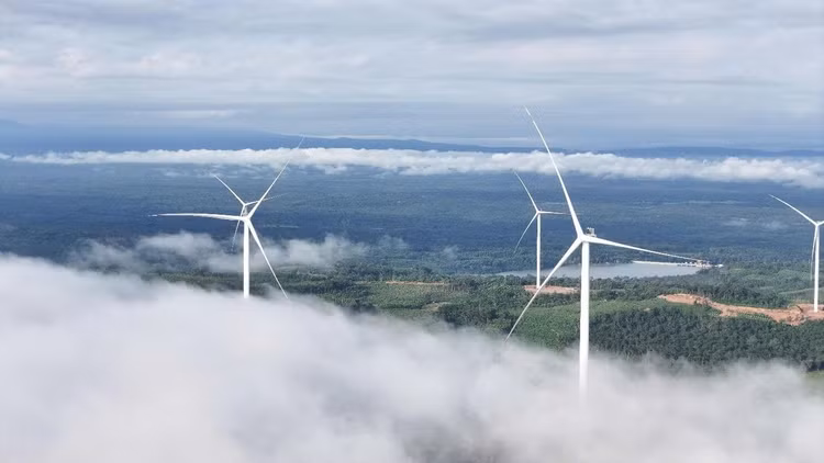 Những cánh quạt gió của Dự án Savan 1 trên đất bạn Lào