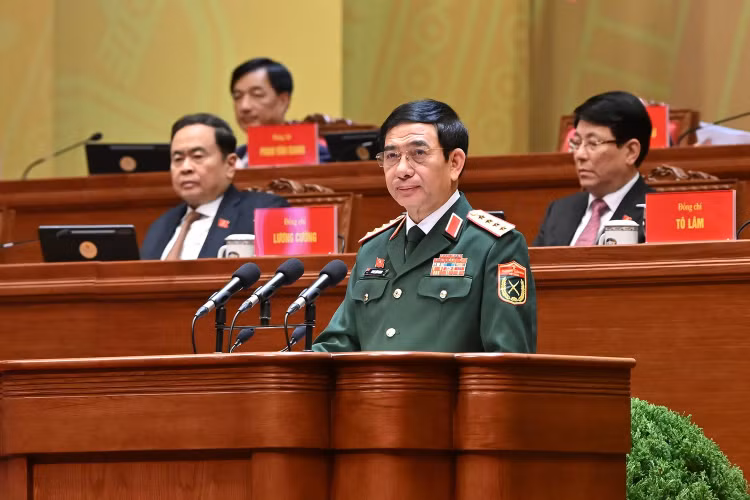 Đại tướng Phan Văn Giang, Ủy viên Bộ Chính trị, Phó Bí thư Quân ủy Trung ương, Bộ trưởng Bộ Quốc phòng tham luận tại Đại hội